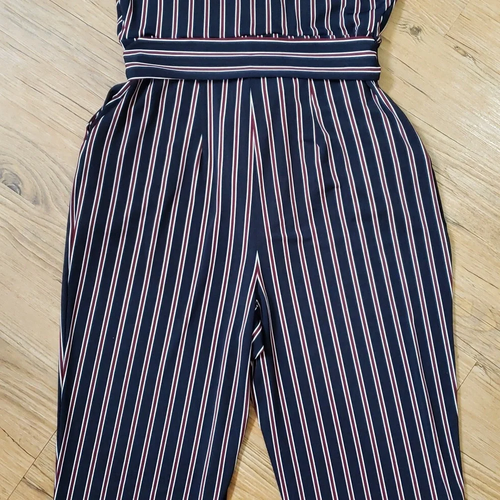 ♦️♦️ SOLD ♦️♦️Express Jumpsuit - Picture 9 of 13